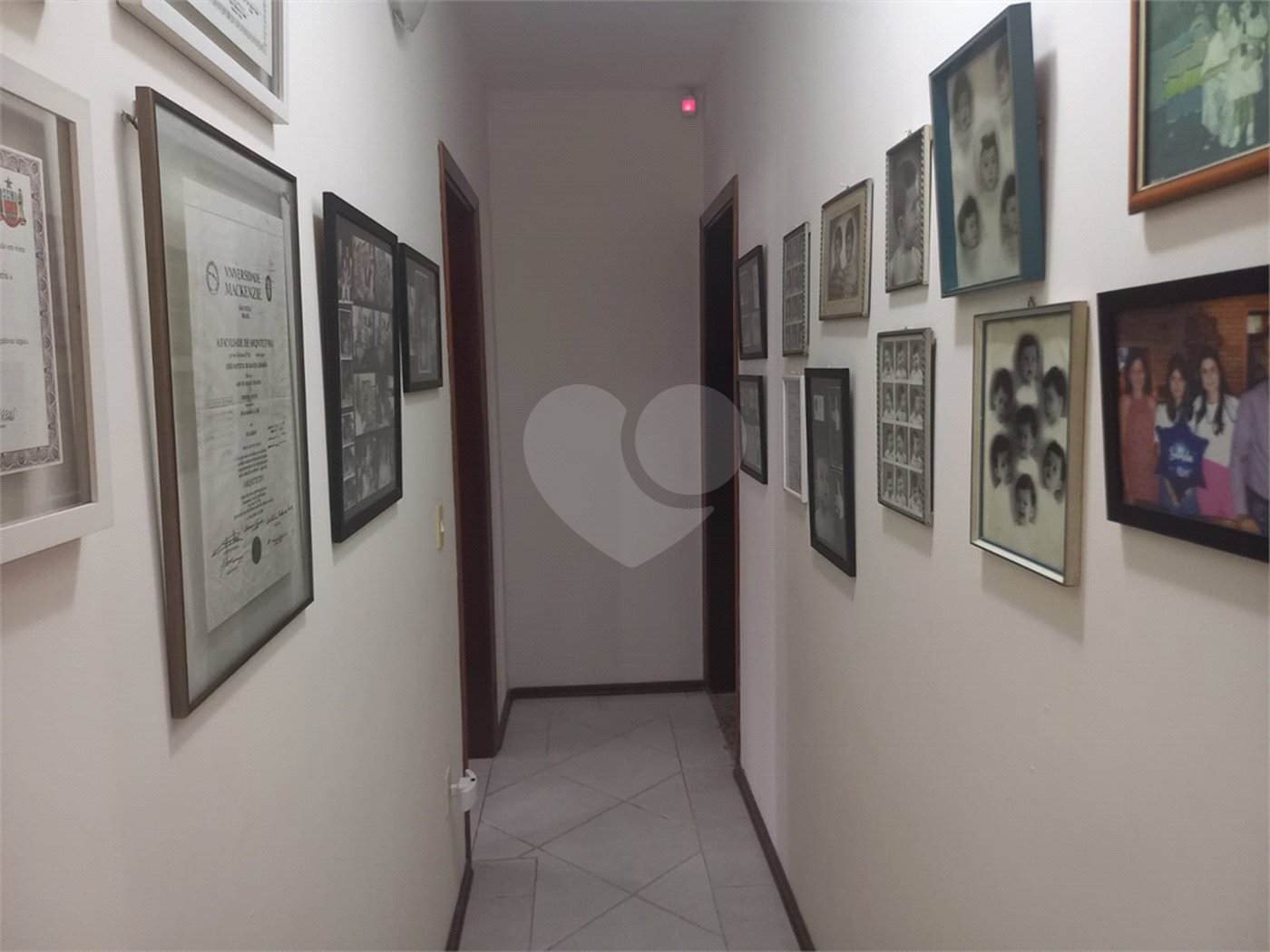Casa à venda com 4 quartos, sendo 2 suítes,  em Villaggio Capríccio, Louveira, SP