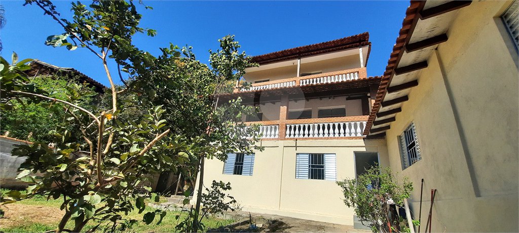 Casa à venda com 3 quartos, sendo 2 suítes, no condomínio Sausalito, Mairiporã - SP
