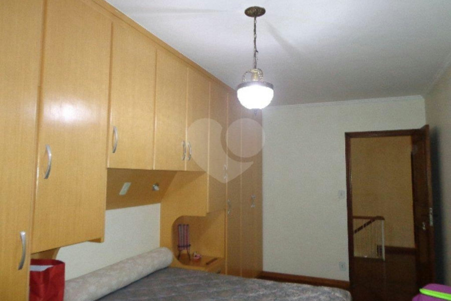 Sobrado à venda com 4 quartos, sendo 1 suíte, em Jardim Floresta, São Paulo, SP