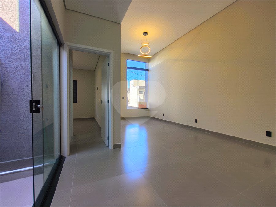 Casa à venda com 3 quartos, sendo 1 suíte, no condomínio Horto Florestal Villagio, Sorocaba - SP