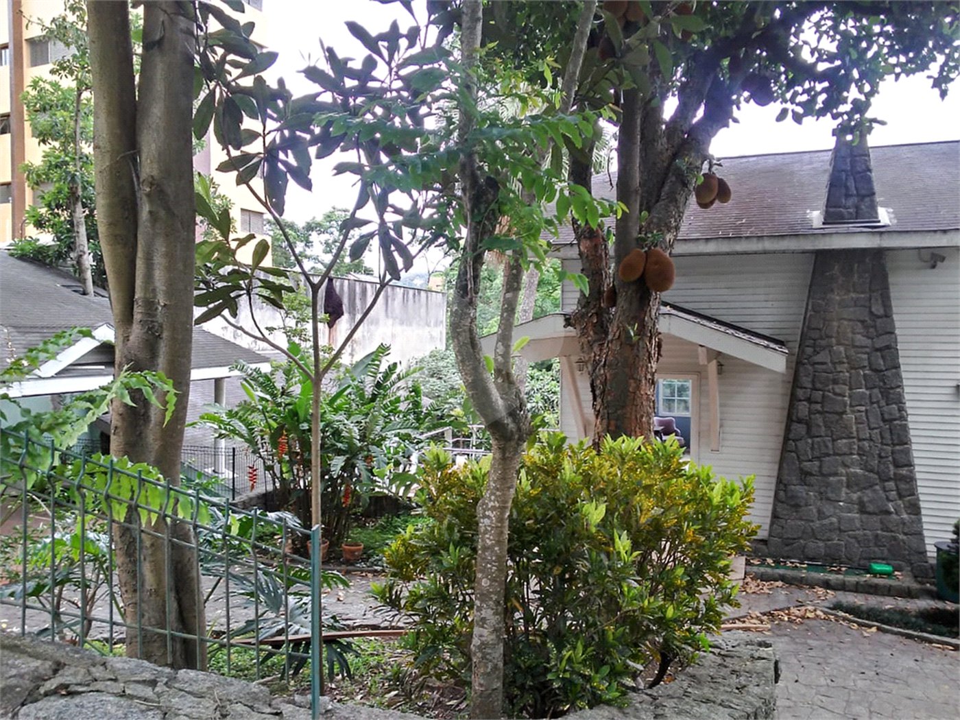 Sobrado à venda com 4 quartos, sendo 1 suíte, em Jardim Floresta, São Paulo, SP