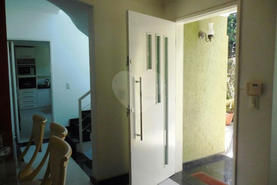 Casa à venda com 3 suítes no condomínio Praça Vitoriano Rodrigues Xavier,35, São Paulo - SP