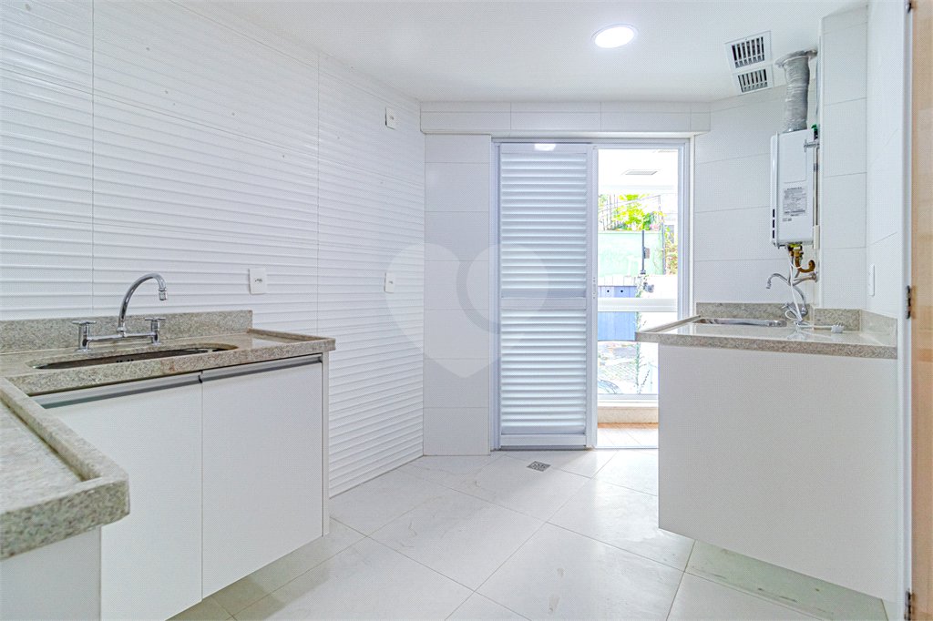 Apartamento à venda com 3 quartos, sendo 2 suítes, em Lagoa, Rio de Janeiro, RJ