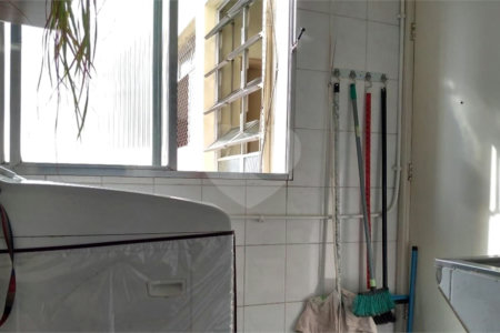 Apartamento com três dormitórios no Bom Retiro.