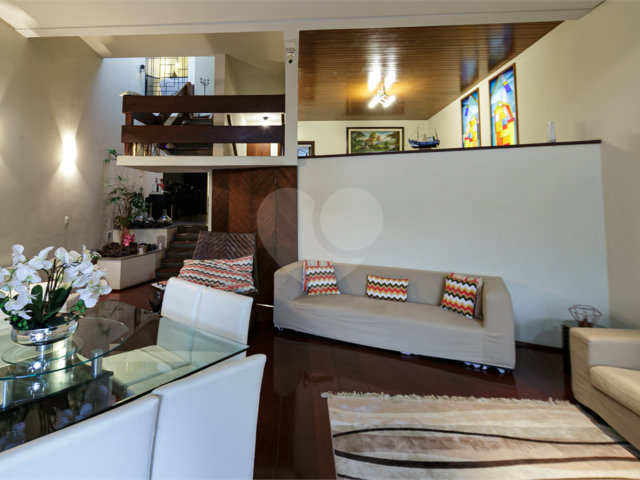 Casa à venda com 4 quartos, sendo 3 suítes,  em Alto da Boa Vista, São Paulo, SP