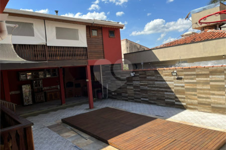 Casa Térrea à venda com 5 quartos, sendo 3 suítes,  em Vila Oliveira, Mogi das Cruzes, SP