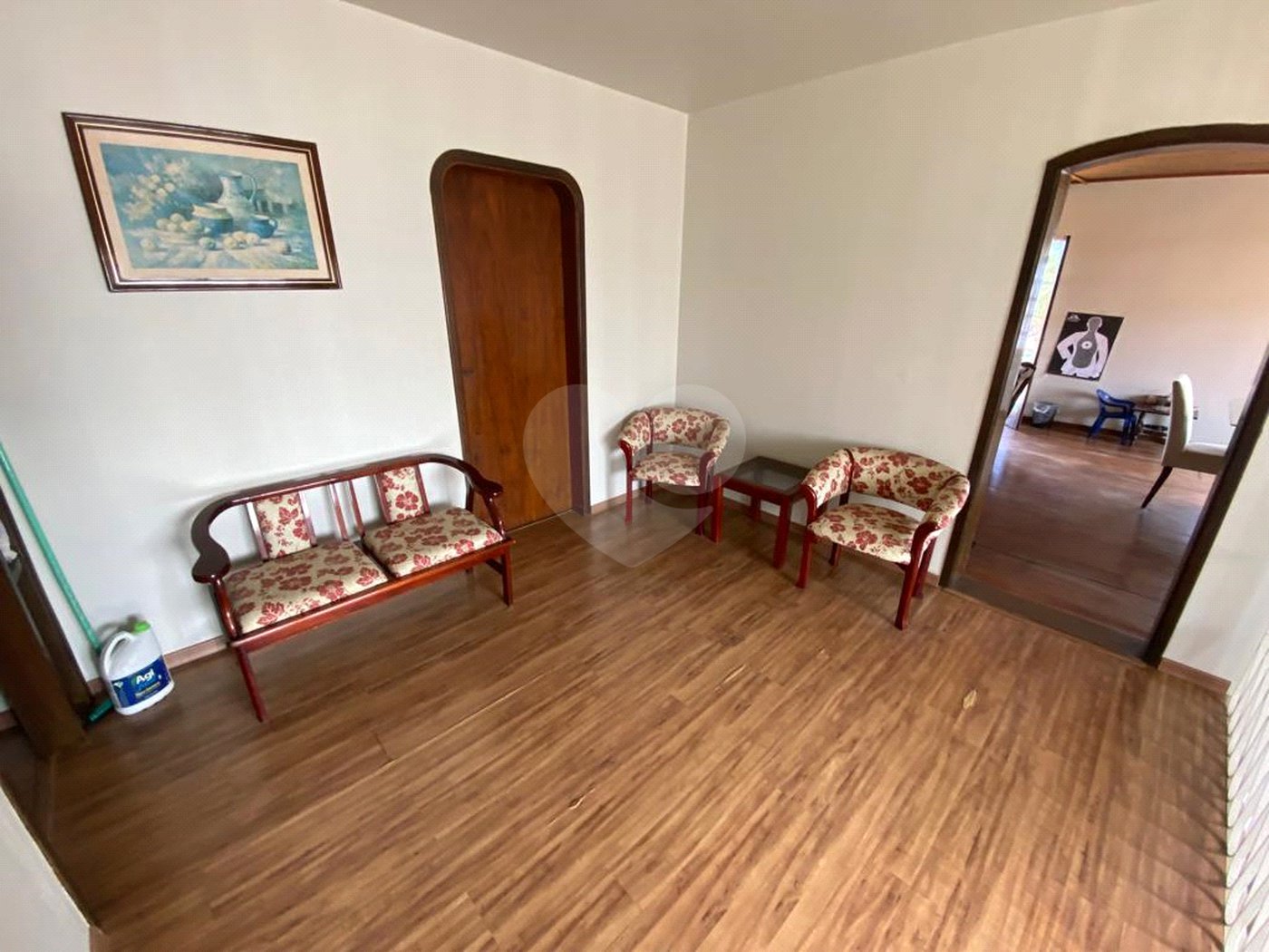 Casa à venda com 5 quartos, sendo 4 suítes, no condomínio Vilarejo Estoril, Mairiporã - SP