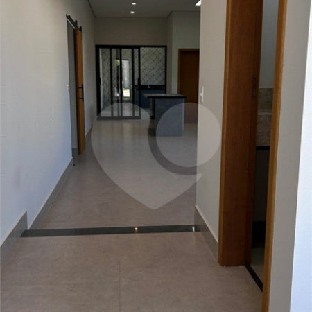 Casa à venda com 4 quartos, sendo 3 suítes, no condomínio Residencial Mont'alcino, Valinhos - SP
