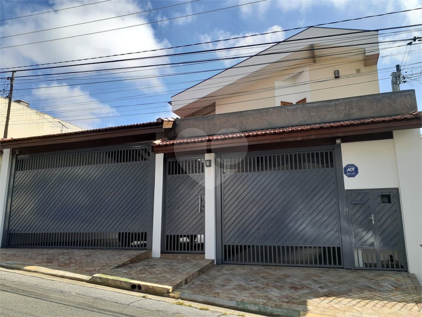Sobrado à venda com 4 quartos, sendo 2 suítes,  em Tremembé, São Paulo, SP