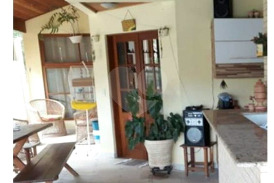 Sobrado à venda com 4 quartos, sendo 2 suítes, em Serra da Cantareira, Mairiporã, SP