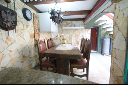 Sobrado a venda na Vila Mariana de 300m² 2 suítes 3 dormitórios 5 vagas
