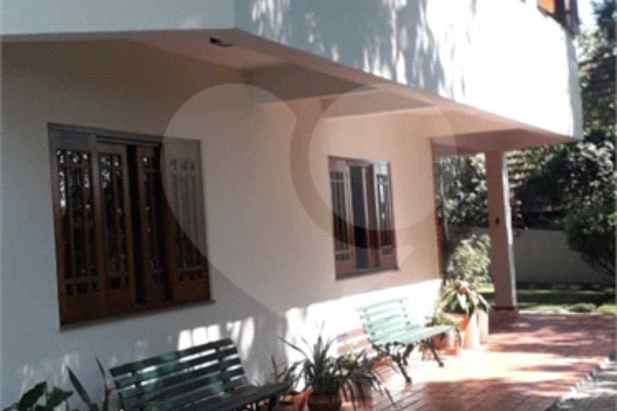 Casa à venda com 3 quartos, sendo 4 suítes,  no condomínio Alpes da Cantareira, Mairiporã - SP