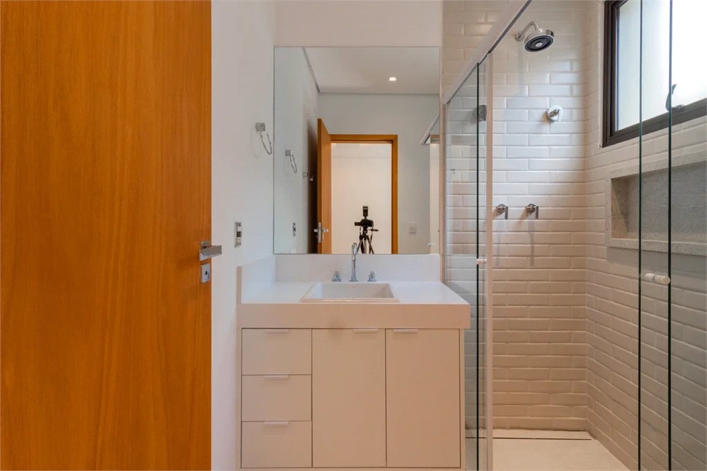 Casa à venda com 4 quartos, sendo 1 suíte,  em Jardim Guedala, São Paulo, SP