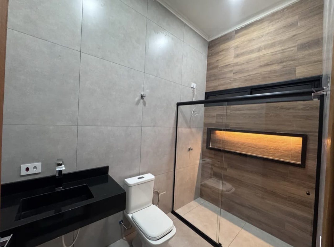 Casa à venda com 2 quartos, sendo 1 suíte,  em Santa Helena, Três Lagoas, MS