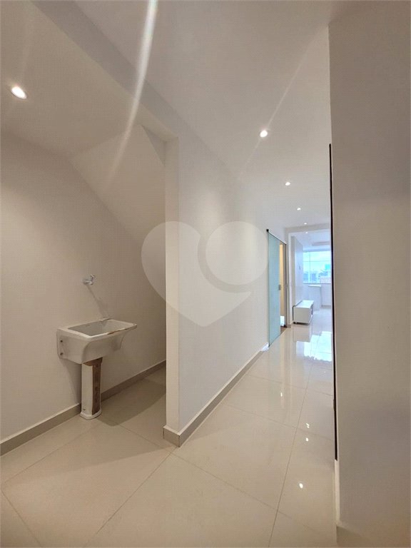 Apartamento para alugar com 2 quartos em Miguel Couto, Cabo Frio, RJ