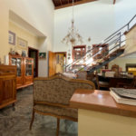 Casa à venda com 9 quartos, sendo 4 suítes, em Condomínio Flamboyant-b, Atibaia, SP