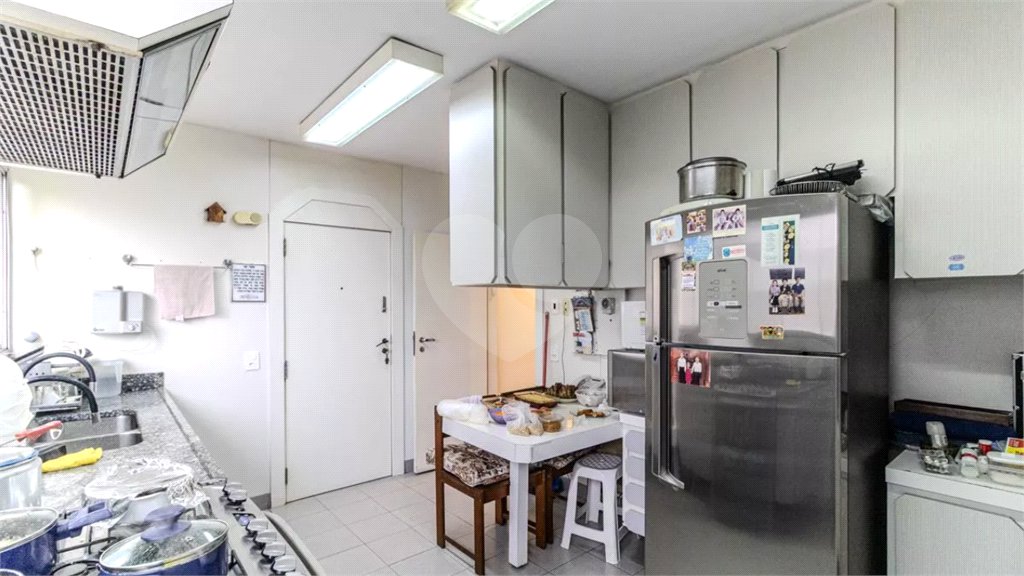 Apartamento à venda com 3 quartos, sendo 1 suíte,  em Higienópolis, São Paulo, SP