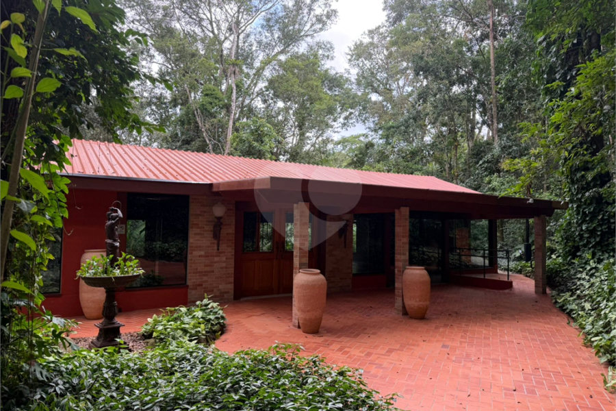 Casa à venda com 6 suítes em Massaguaçu, Caraguatatuba, SP