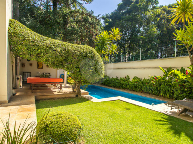 Casa à venda com 5 quartos, sendo 4 suítes,  no condomínio Bounganville, São Paulo - SP