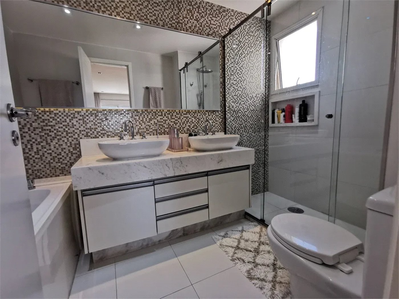 Apartamento à venda com 3 suítes em Jardim Monte Kemel, São Paulo, SP