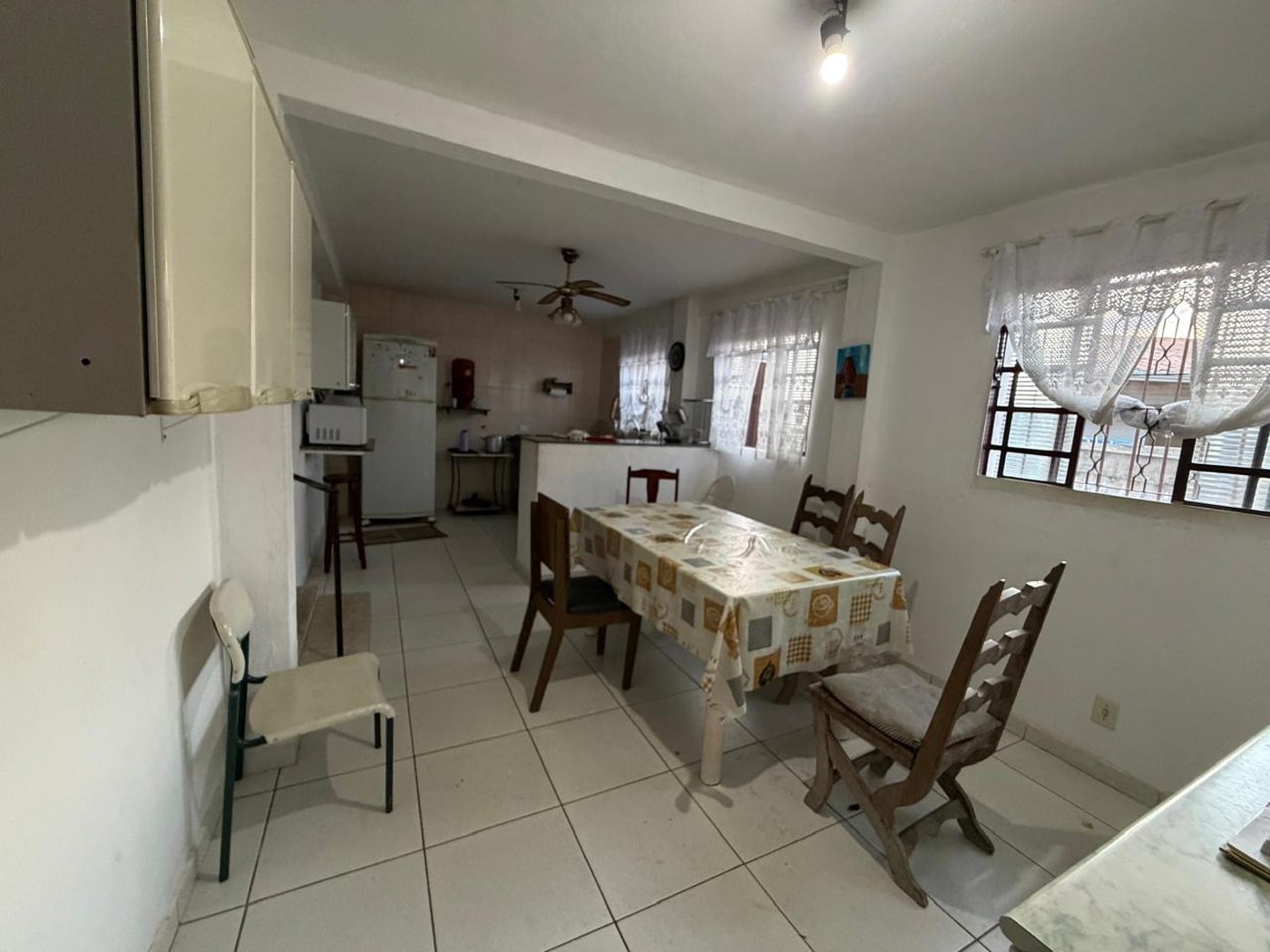 Casa Térrea à venda com 9 quartos, sendo 2 suítes, no condomínio Seranila, Monte Mor - SP