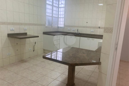 Sobrado à venda ou para alugar com 3 quartos, sendo 1 suíte, no Centro, Salto, SP