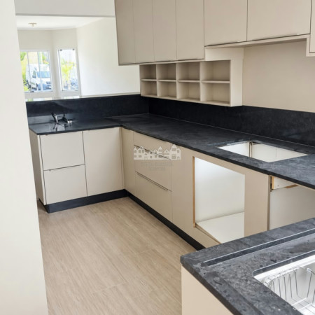 Casa para alugar com 3 quartos, sendo 1 suíte, no condomínio Bela Vita, Atibaia - SP