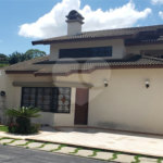 Casa para alugar com 3 suítes no condomínio Jardim Siriema, Atibaia - SP