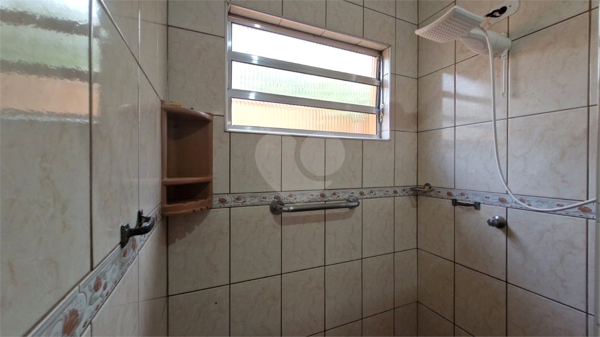 Casa para alugar com 3 quartos, sendo 1 suíte, no condomínio Santa Mônica, Atibaia - SP