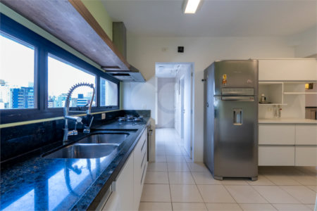 Apartamento à venda com 3 suítes em Vila Nova Conceição, São Paulo, SP