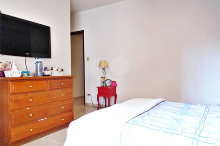 Casa à venda com 3 quartos, sendo 1 suíte, no condomínio Praça Doutor José Augusto César,8, São Paulo - SP
