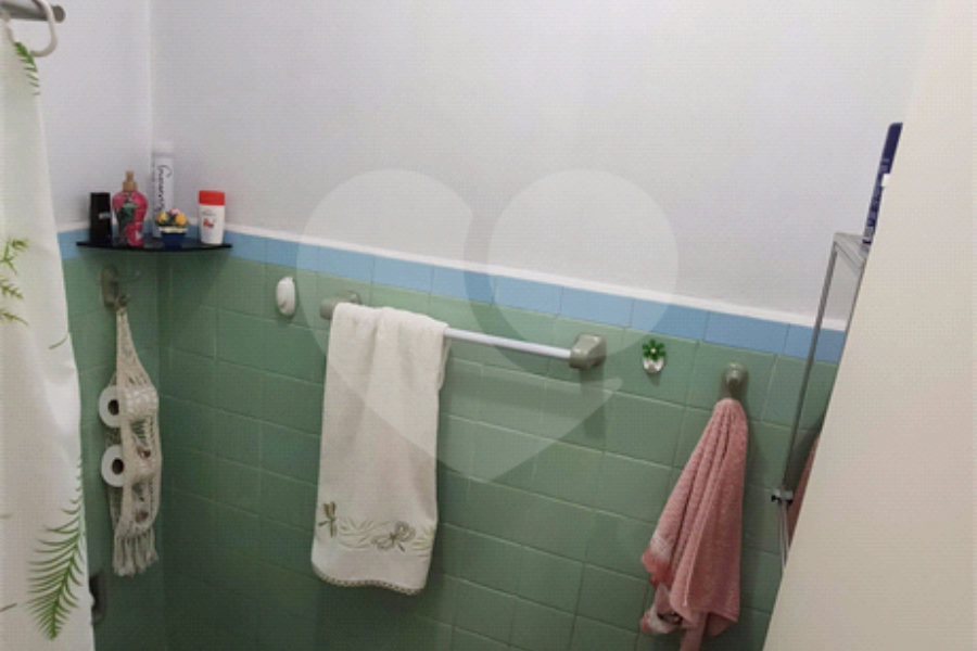 Casa à venda com 4 quartos, sendo 1 suíte, no condomínio Travessa Jacob,38, São Paulo - SP
