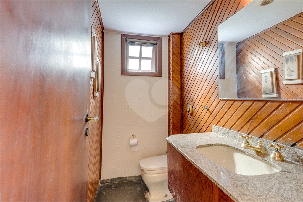 Casa à venda com 5 quartos, sendo 3 suítes, no condomínio Granja do Morumbi, São Paulo - SP