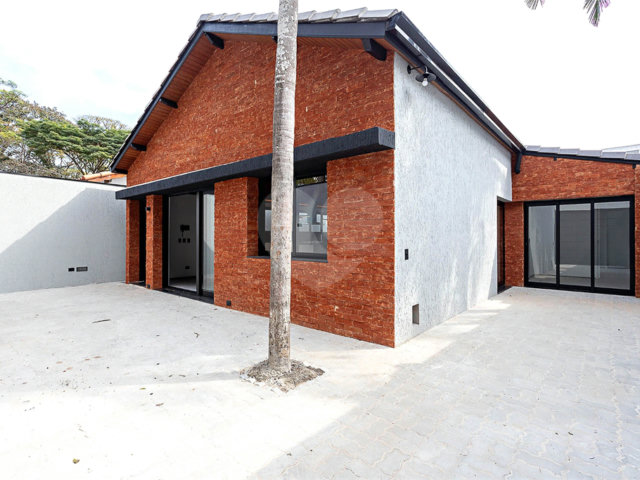 Casa Térrea à venda com 3 quartos, sendo 2 suítes,  em Alto da Boa Vista, São Paulo, SP
