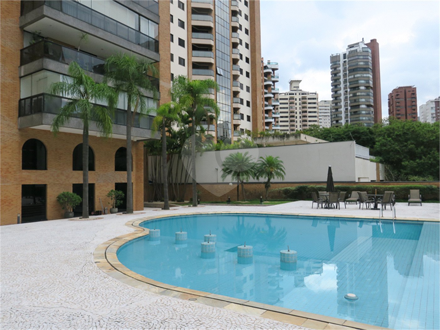 Apartamento à venda com 3 suítes em Vila Suzana, São Paulo, SP