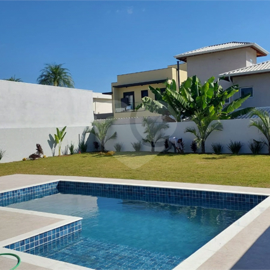 Casa à venda com 3 suítes no condomínio Shambala III, Atibaia - SP