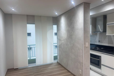 Apartamento decorado de 72 metros,01 suite,02 quartos,01 vaga na Vila Clementino.