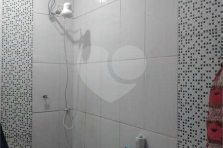 Sobrado 3 quartos e área comercial em baixo.