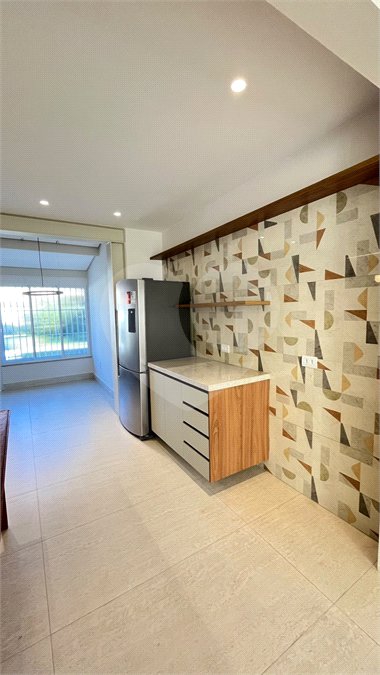 Apartamento com 69 metros todo reformado ao lado da Alameda Lucas em Atibaia.