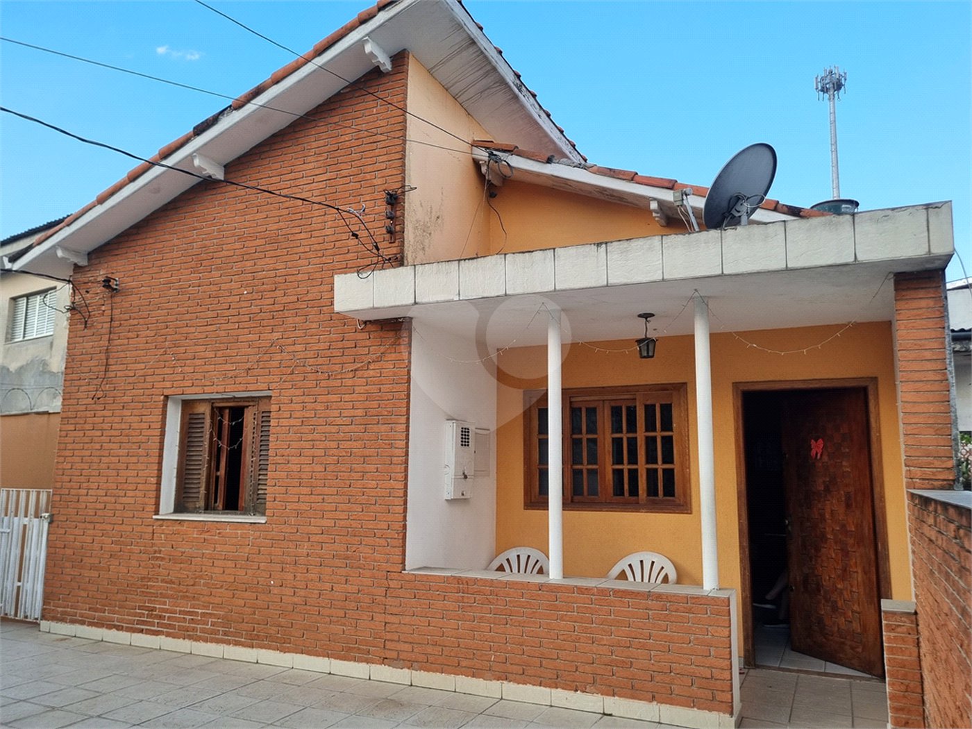 BELA CASA 274 M² C/ 3 QUARTOS 1 SALA 1 COZINHA 3 BANHEIROS 2 VAGAS Para Estacionamento coberta P/ VENDA NA V N Cachoeirinha