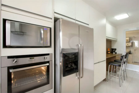 Apartamento à venda no Campo Belo de 385 metros quadrados 04 suítes 05 vagas.