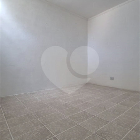 Sobrado à venda com 2 quartos em Vila Nivi, São Paulo, SP