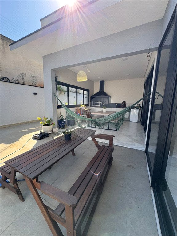 Casa à venda com 3 suítes no condomínio Reserva Central Parque, Salto - SP