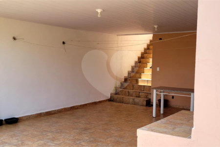 Casa à venda com 3 quartos, sendo 1 suíte,  no Centro, Guararema, SP
