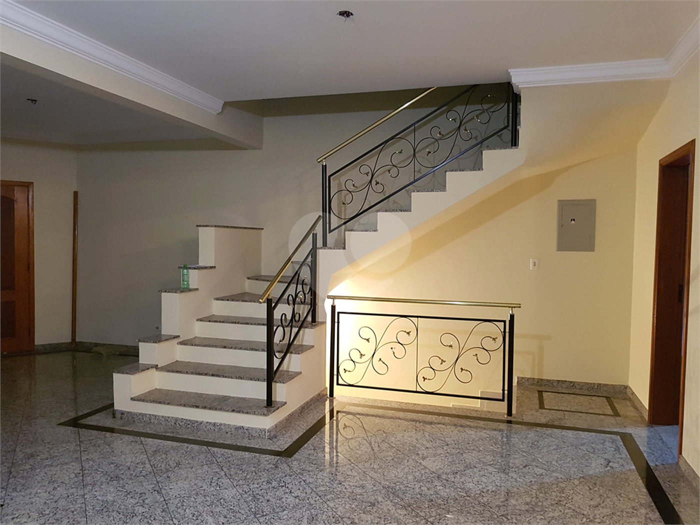 Casa à venda com 4 quartos, sendo 2 suítes, no condomínio Alpes da Cantareira, Mairiporã - SP