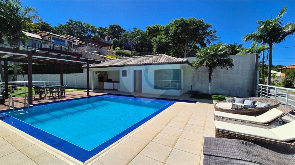 Casa à venda com 6 quartos, sendo 4 suítes, em Ferradura, Armação dos Búzios, RJ