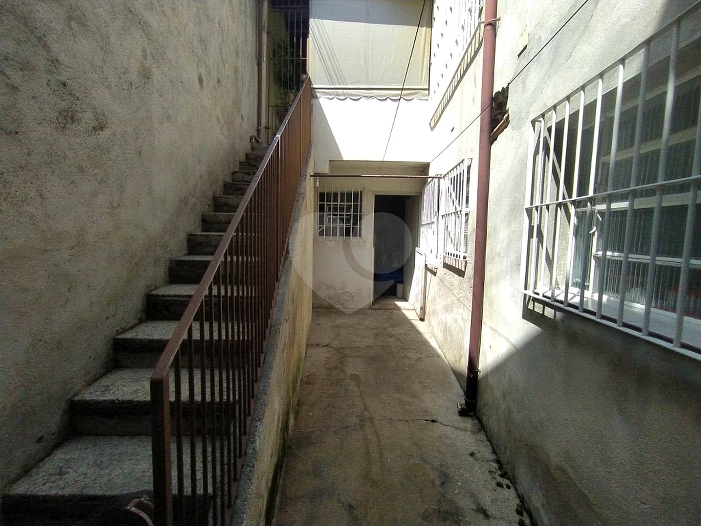 Casa à venda com 6 quartos, sendo 2 suítes, em Chora Menino, São Paulo, SP