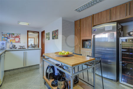 Casa de Vila à venda com 4 quartos, sendo 2 suítes,  em Jardim Marajoara, São Paulo, SP