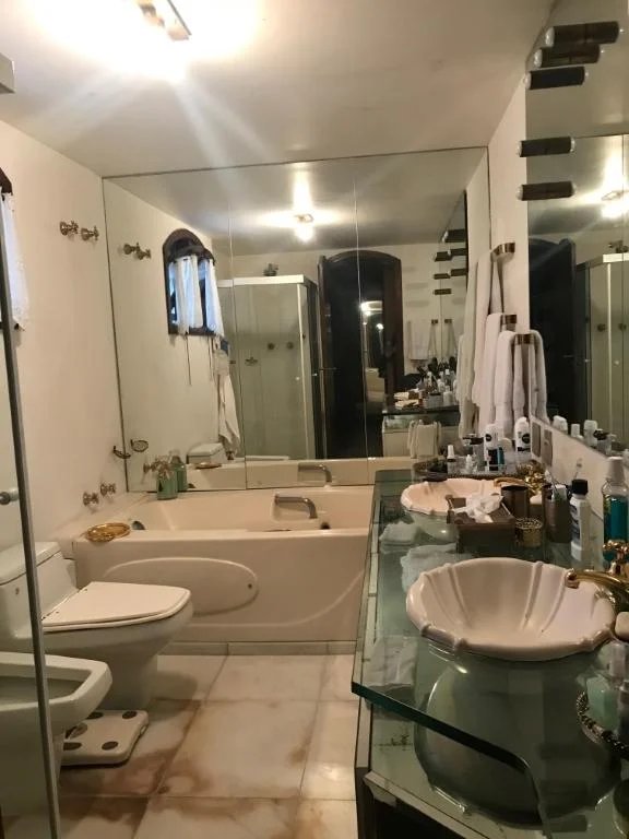 Casa à venda com 5 quartos, sendo 2 suítes, em Jardim Everest, São Paulo, SP