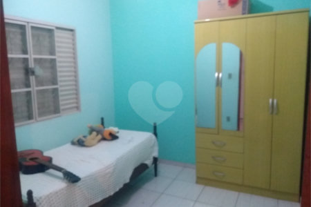 Sobrado à venda com 3 quartos, sendo 1 suíte, em Jardim Maria Antônia Prado, Sorocaba, SP